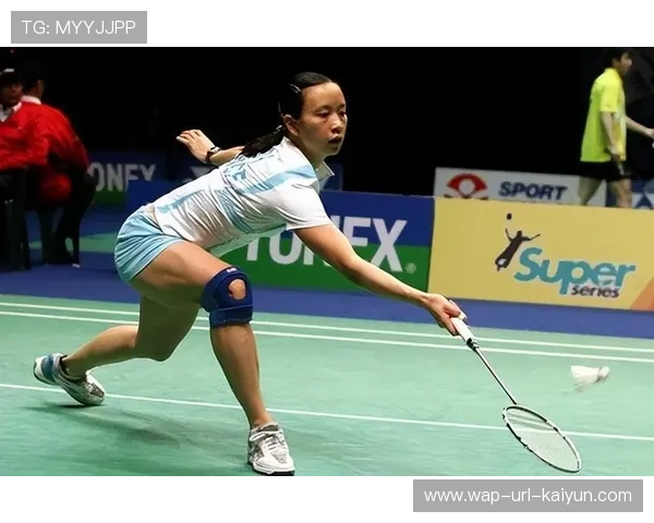 羽毛球女单比赛中的突发插曲：手机铃声频频打断赛场的精彩瞬间