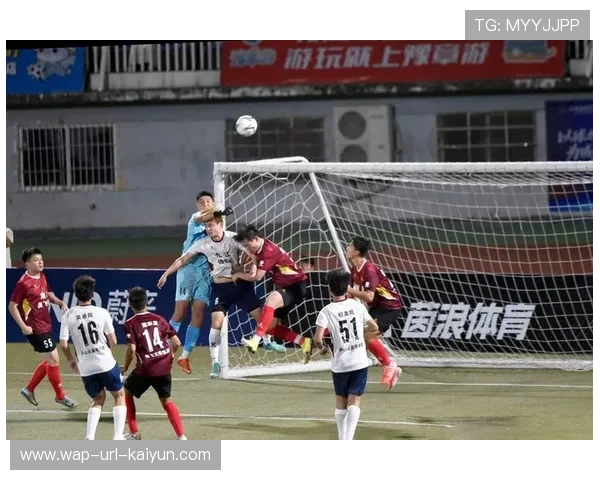 足球狂热夜：看台舞动引爆赛场高潮