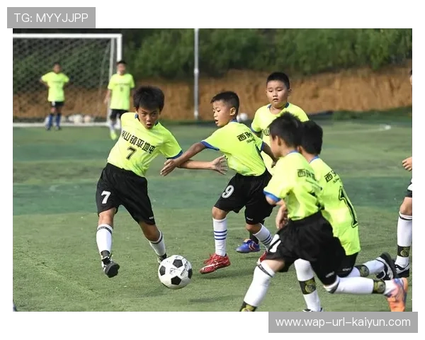 足球少年庆祝太久被判拖延：一场激情与规则的较量