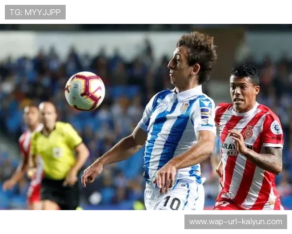 赫罗纳外线连续插上形成传中点